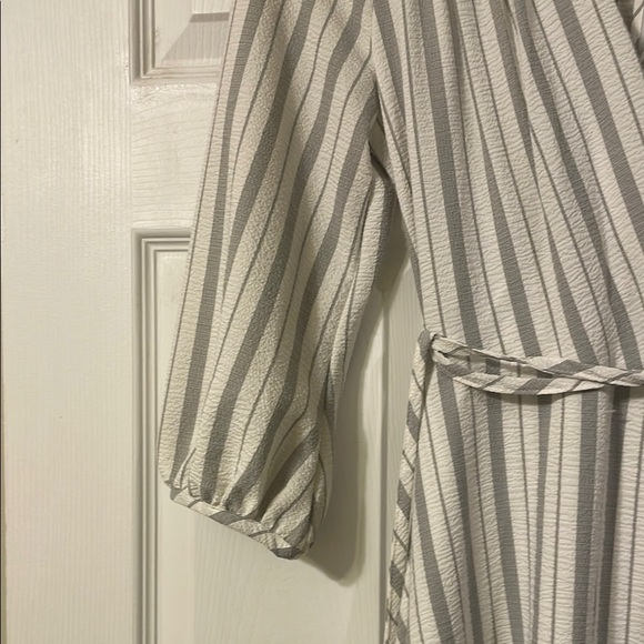 Calvin Klein White and Gray Wrap Dress  beautiful on! - Picture 4 of 7